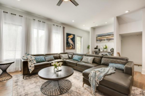 Modern Atlanta Home with Balcony 2 Mi to Downtown!